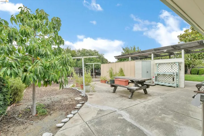 227 Pueblo Dr, Pittsburg, California 94565