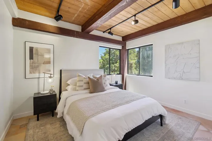 974 Via Hillview, Fallbrook, California 92028