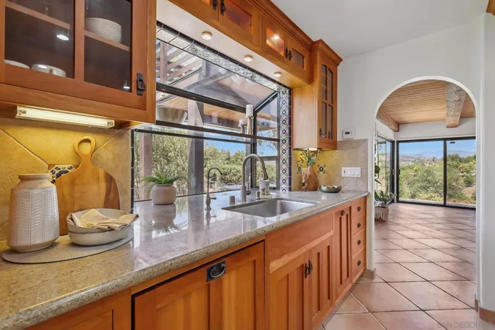 974 Via Hillview, Fallbrook, California 92028