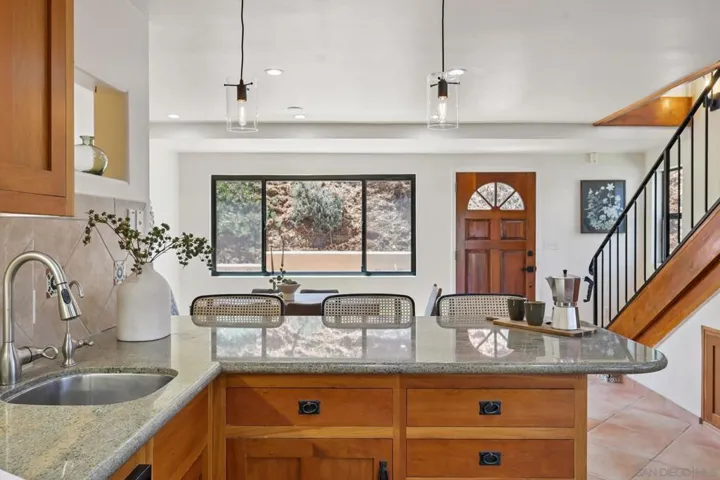 974 Via Hillview, Fallbrook, California 92028
