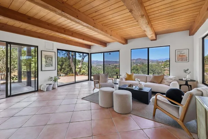 974 Via Hillview, Fallbrook, California 92028