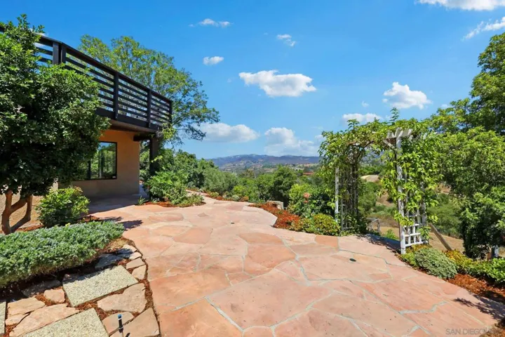 974 Via Hillview, Fallbrook, California 92028