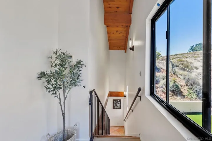 974 Via Hillview, Fallbrook, California 92028
