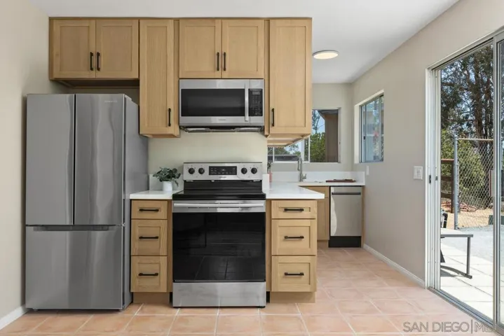 974 Via Hillview, Fallbrook, California 92028