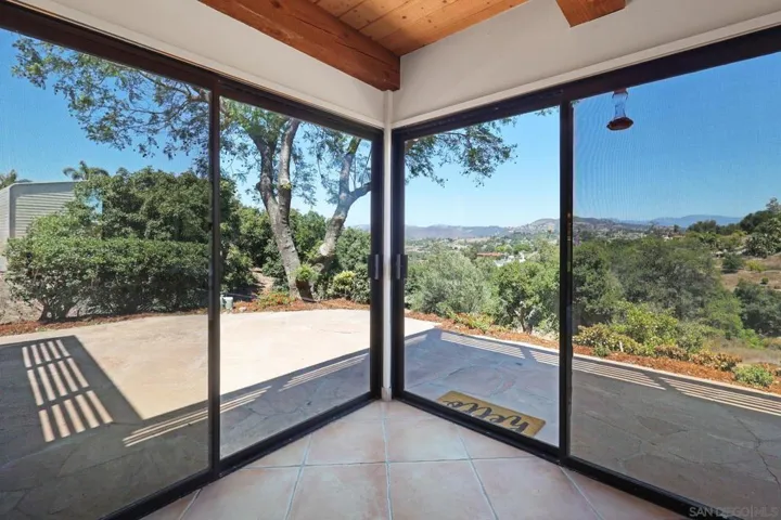 974 Via Hillview, Fallbrook, California 92028