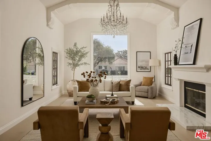 8607 Clifton Way, Beverly Hills, California 90211