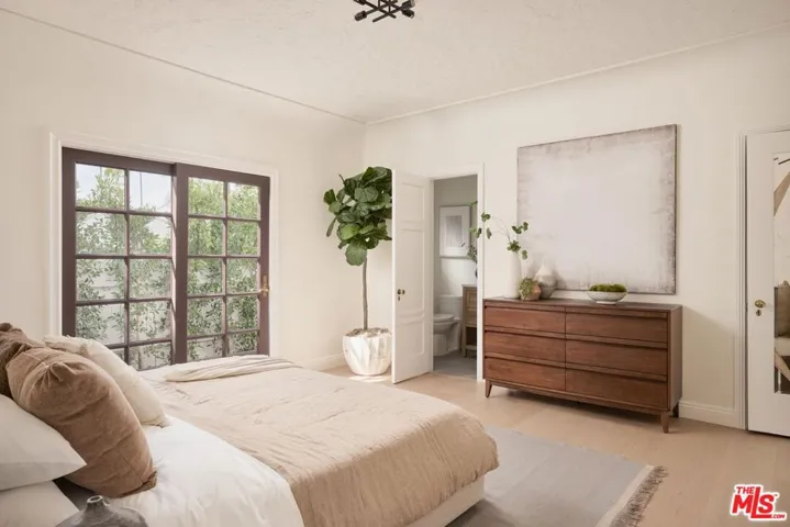 8607 Clifton Way, Beverly Hills, California 90211