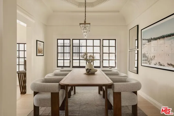 8607 Clifton Way, Beverly Hills, California 90211