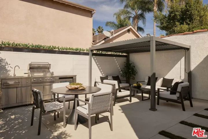 8607 Clifton Way, Beverly Hills, California 90211