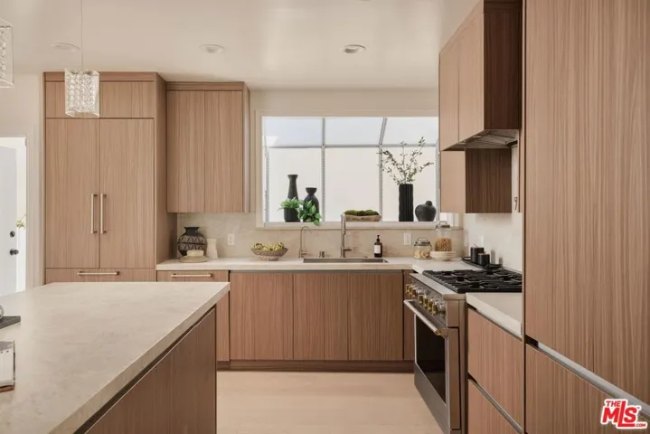 8607 Clifton Way, Beverly Hills, California 90211