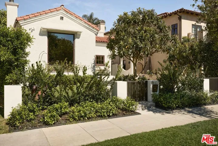 8607 Clifton Way, Beverly Hills, California 90211