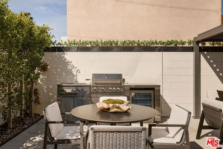 8607 Clifton Way, Beverly Hills, California 90211