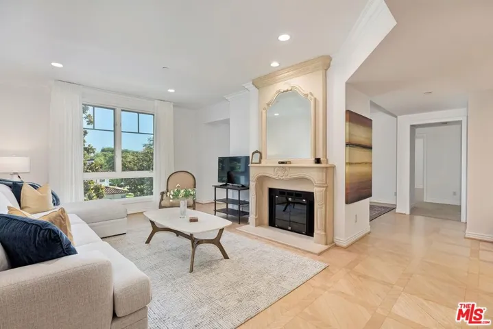 430 N Oakhurst Drive 202, Beverly Hills, California 90210