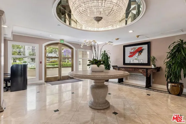 430 N Oakhurst Drive 202, Beverly Hills, California 90210