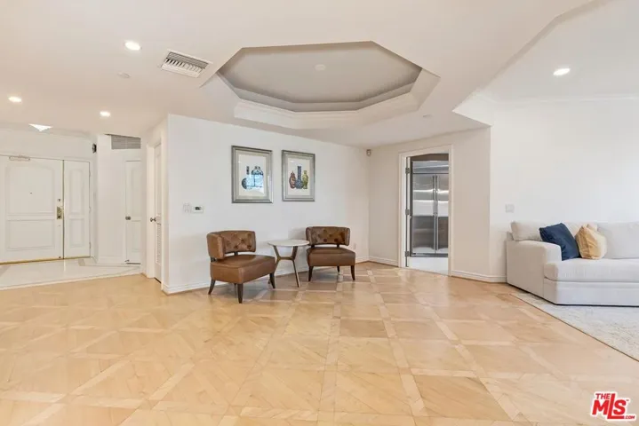 430 N Oakhurst Drive 202, Beverly Hills, California 90210