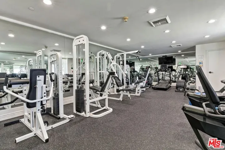430 N Oakhurst Drive 202, Beverly Hills, California 90210