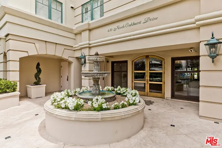 430 N Oakhurst Drive 202, Beverly Hills, California 90210