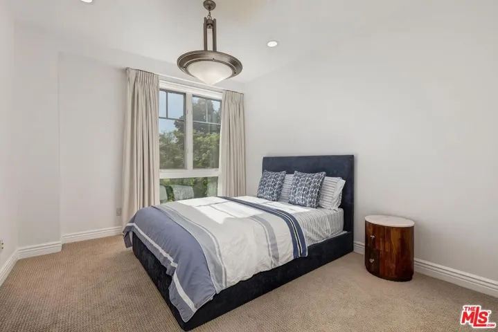 430 N Oakhurst Drive 202, Beverly Hills, California 90210