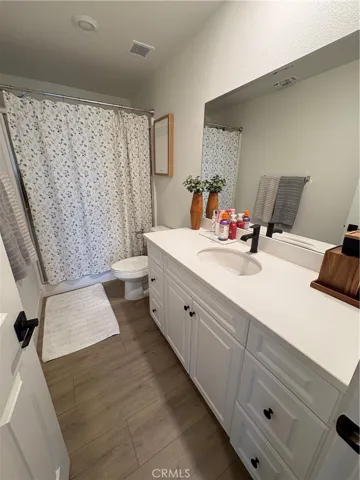 Upstairs hall bathroom