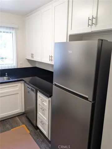 11948 Darlington Avenue 3, Los Angeles, California 90049