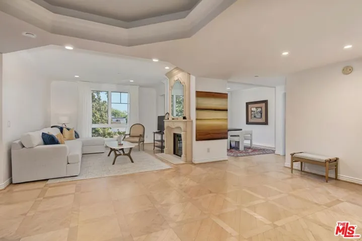 430 N Oakhurst Drive 202, Beverly Hills, California 90210