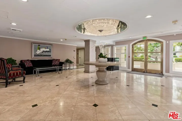 430 N Oakhurst Drive 202, Beverly Hills, California 90210
