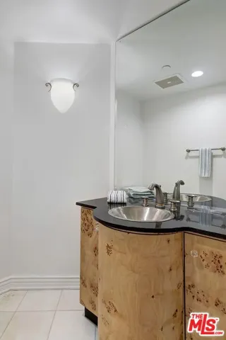 430 N Oakhurst Drive 202, Beverly Hills, California 90210