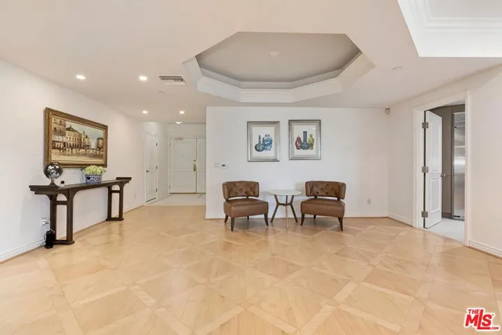 430 N Oakhurst Drive 202, Beverly Hills, California 90210