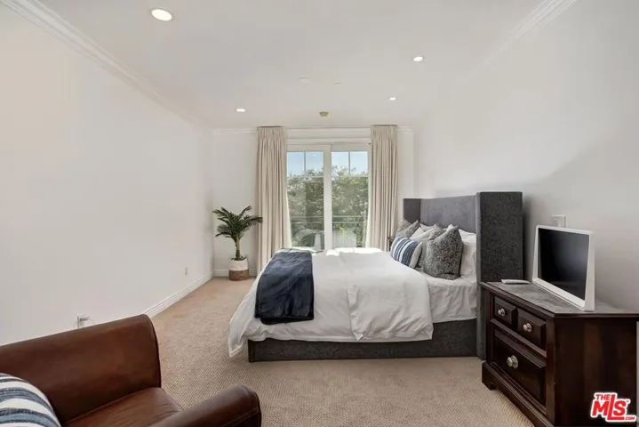 430 N Oakhurst Drive 202, Beverly Hills, California 90210