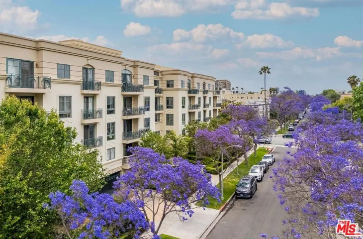 430 N Oakhurst Drive 202, Beverly Hills, California 90210