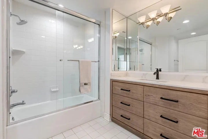 430 N Oakhurst Drive 202, Beverly Hills, California 90210