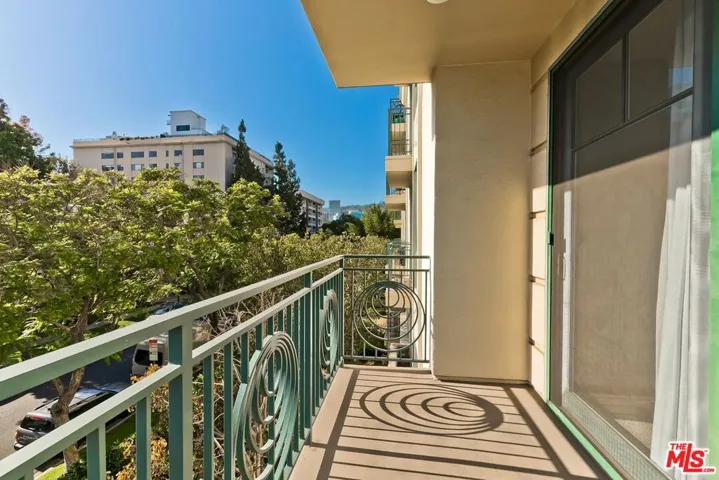 430 N Oakhurst Drive 202, Beverly Hills, California 90210