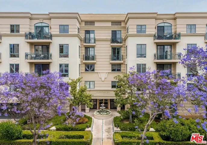 430 N Oakhurst Drive 202, Beverly Hills, California 90210