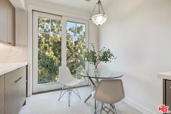 430 N Oakhurst Drive 202, Beverly Hills, California 90210