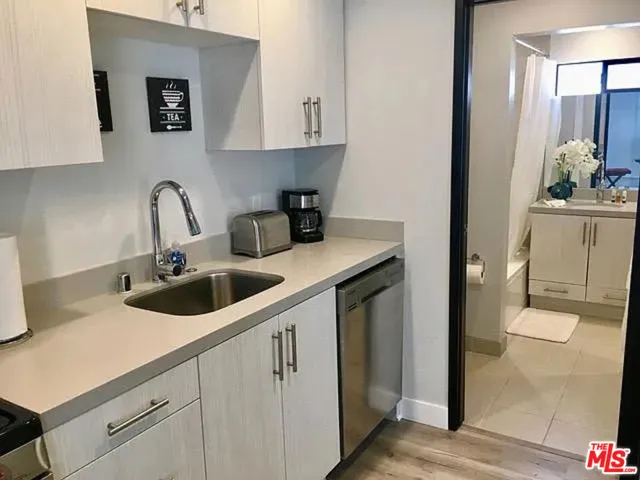479 Washington Boulevard 104, Los Angeles, California 90292