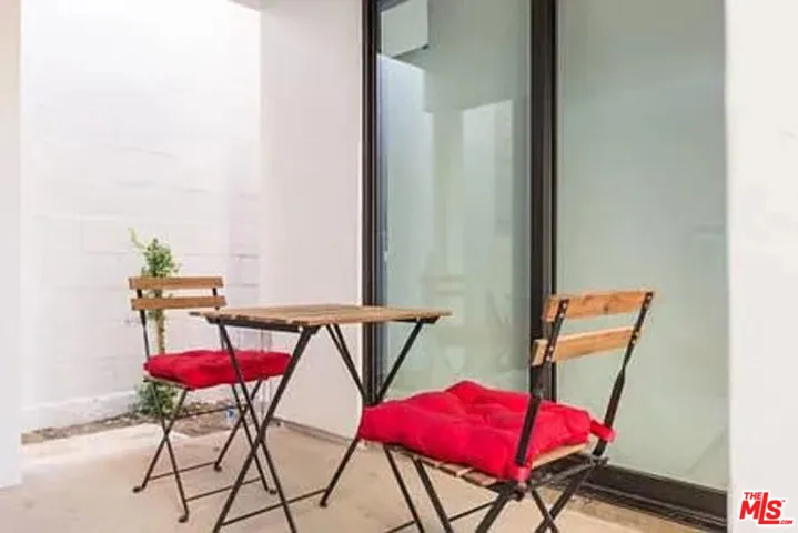 479 Washington Boulevard 104, Los Angeles, California 90292