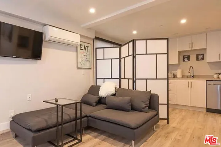 479 Washington Boulevard 104, Los Angeles, California 90292