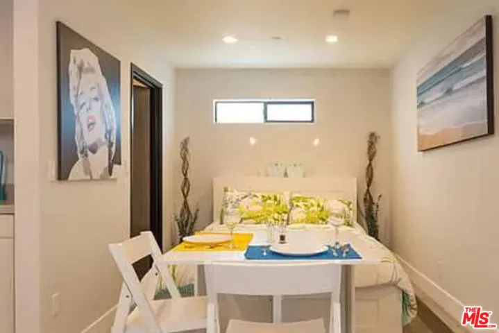 479 Washington Boulevard 104, Los Angeles, California 90292
