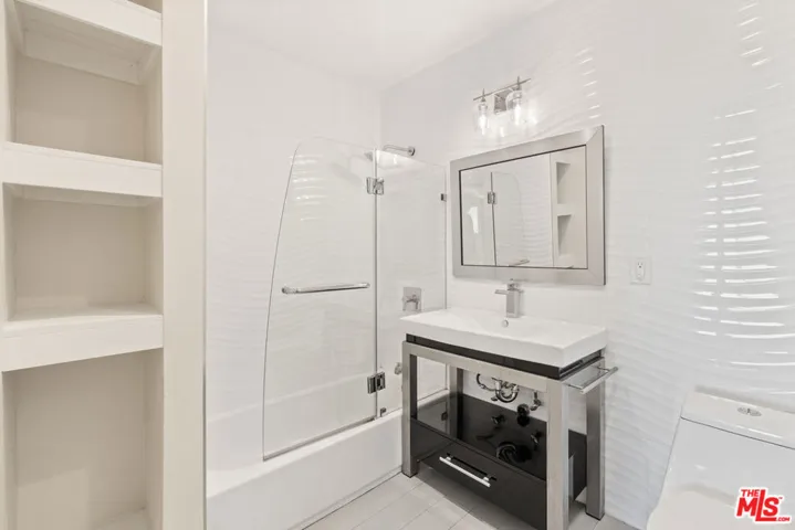 3921 Clayton Avenue, Los Angeles, California 90027