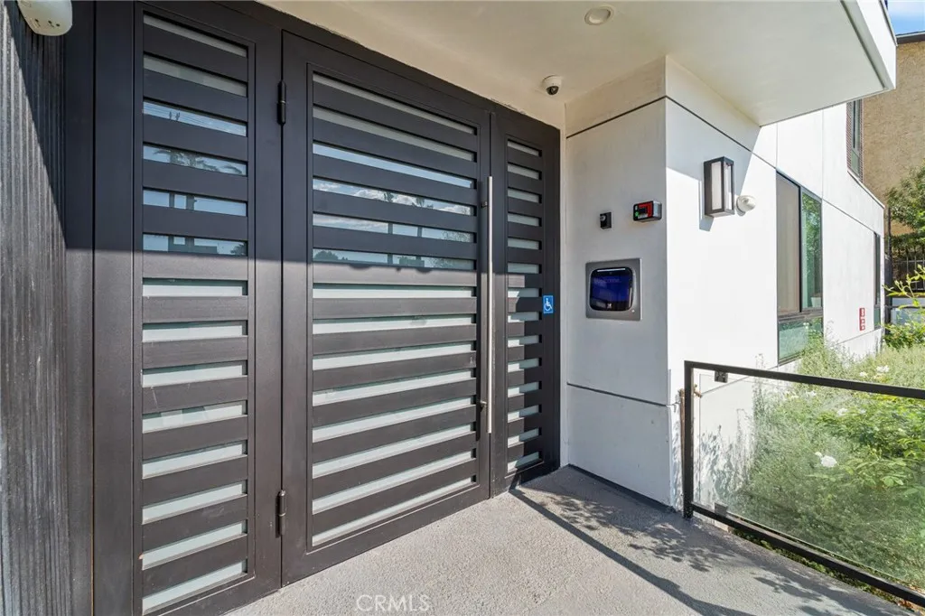 7510 Sepulveda Boulevard 101, Van Nuys, California 91405 — photo 5