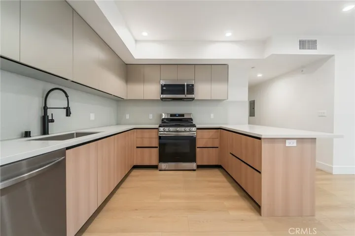 7510 Sepulveda Boulevard 101, Van Nuys, California 91405