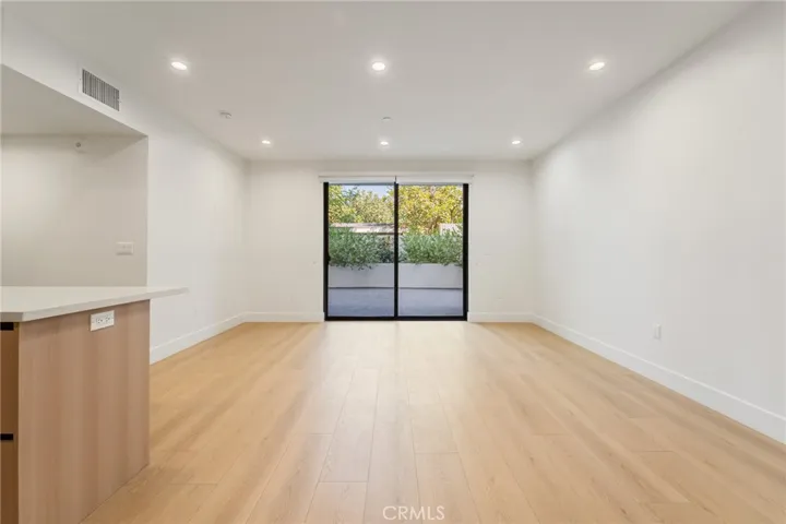7510 Sepulveda Boulevard 101, Van Nuys, California 91405