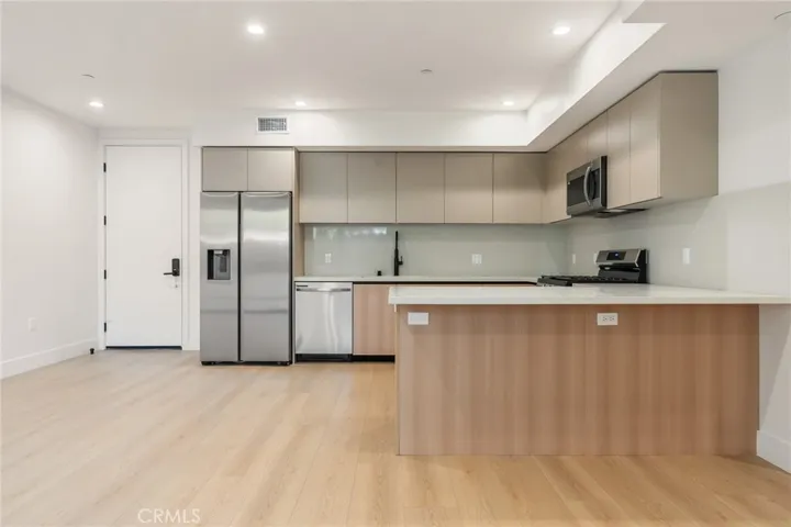 7510 Sepulveda Boulevard 101, Van Nuys, California 91405