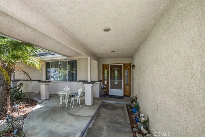 Nice porch entry for sitting out in the cool mornings or evenings