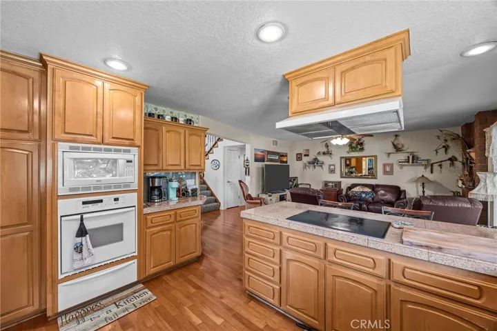Kitchen with oven, microwave and warming drawer