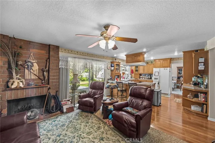 Family room to the kitchrn