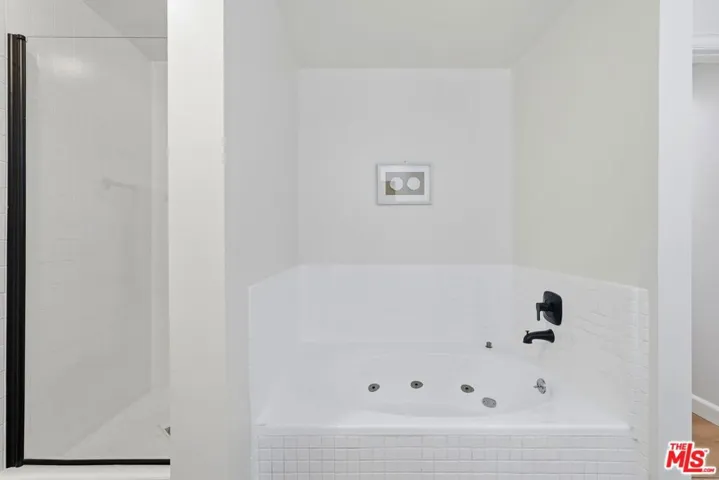 828 S Bedford Street 202, Los Angeles, California 90035