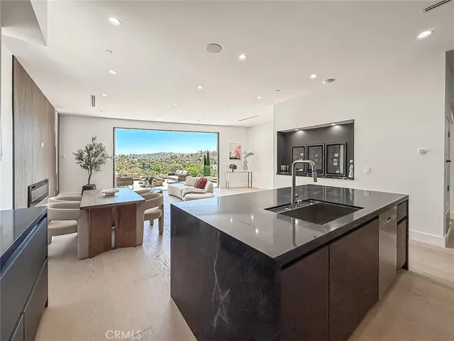 5134 Medina, Woodland Hills, California 91364