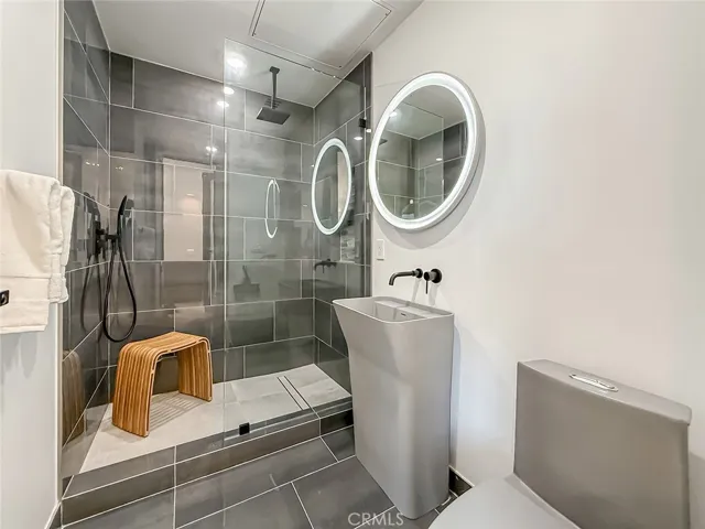 5134 Medina, Woodland Hills, California 91364