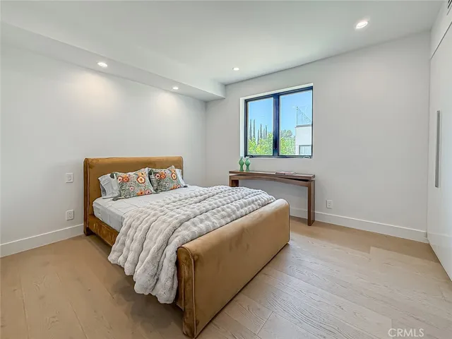 5134 Medina, Woodland Hills, California 91364